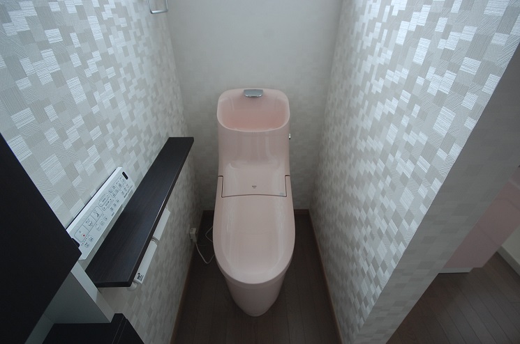 ロフトのある家　トイレ